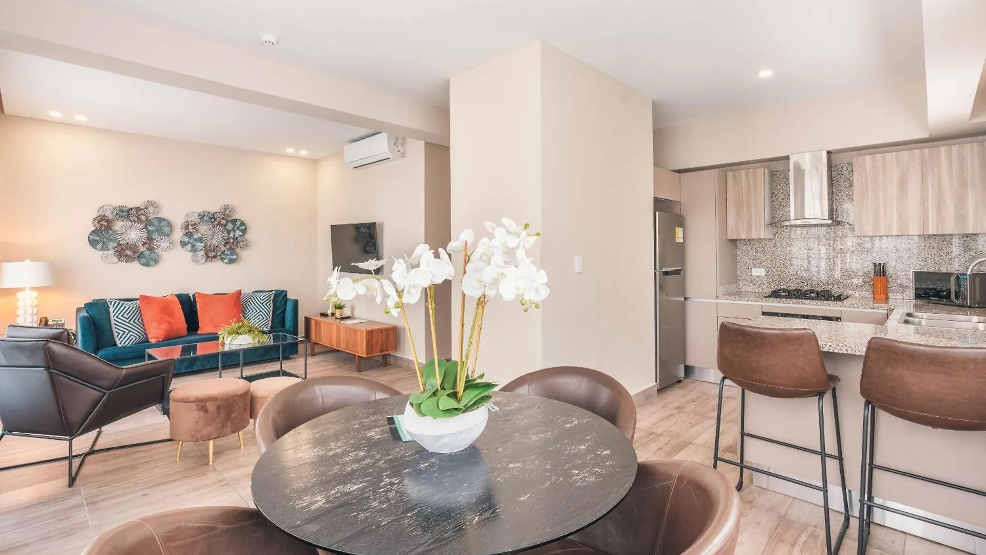 Fully Serviced Apartment At Regatta Living - 3B Santo Domingo