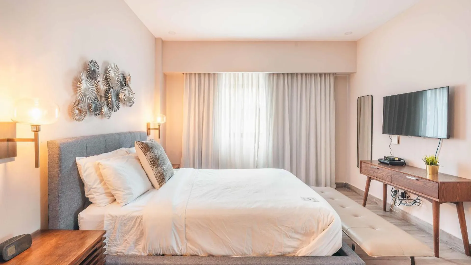 Fully Serviced Apartment At Regatta Living - 3B Santo Domingo
